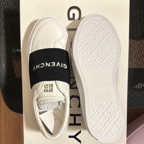 Givenchy Black and White Designer Sneakers with Bold Logo - Picture 4 of 10